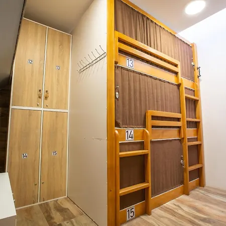 Aisha Hostel *